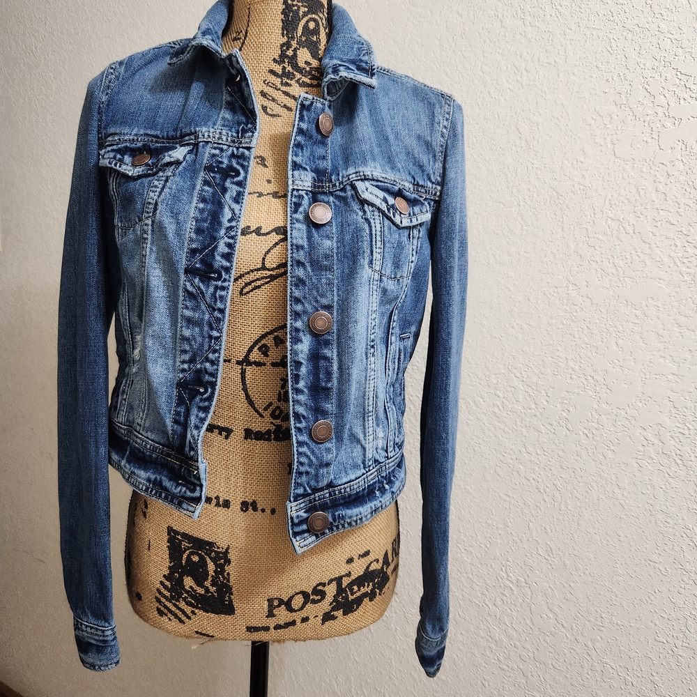 American Eagle Outfitters Classic Blue Jean Jacket